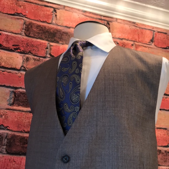 Elegant Tan Dress Vest - Picture 16 of 17